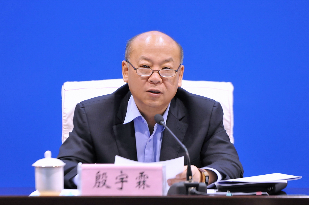 自治区卫生计生委副巡视员陈景春主持会议.会议现场.