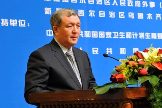 新疆维吾尔自治区党委常委哈尼巴提·沙布开代表自治区党委,政府致