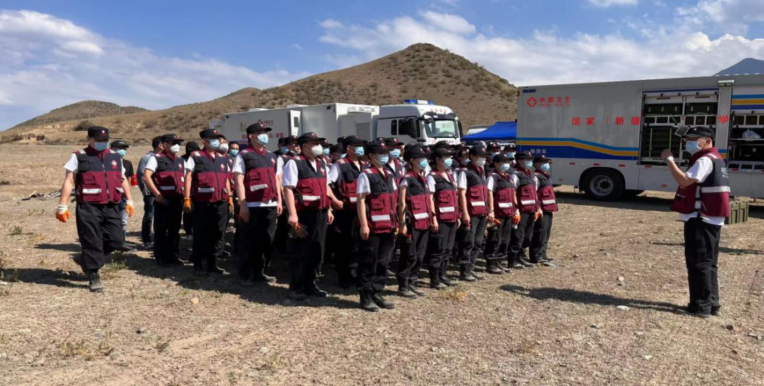 整装待发的国家(新疆)紧急医学救援队为进一步提升自治区卫生应急队伍