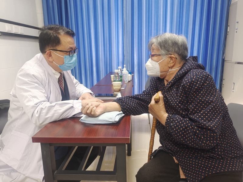 浙江省中医院省级名中医工作室落户阿克苏